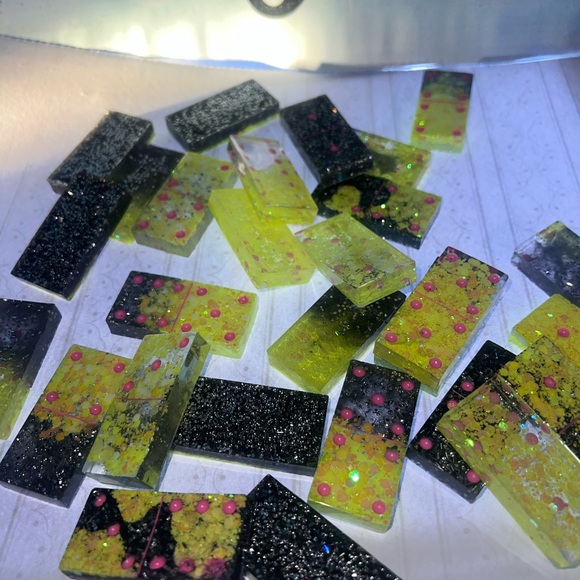 Dominos - Picture 2 of 6